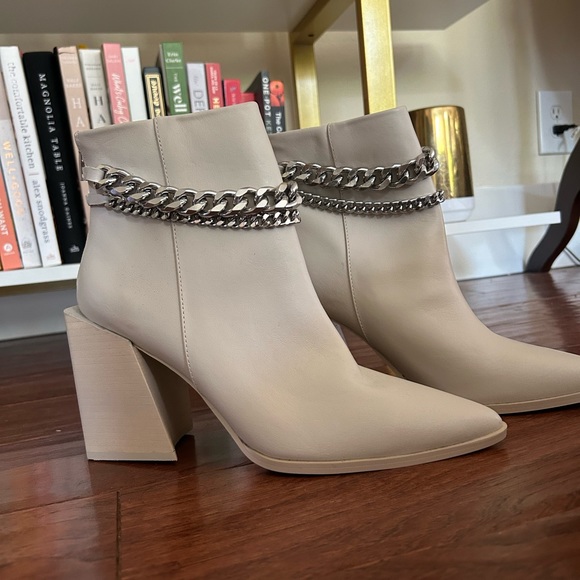 Steve Madden Tryout Chain Bootie - Picture 3 of 5